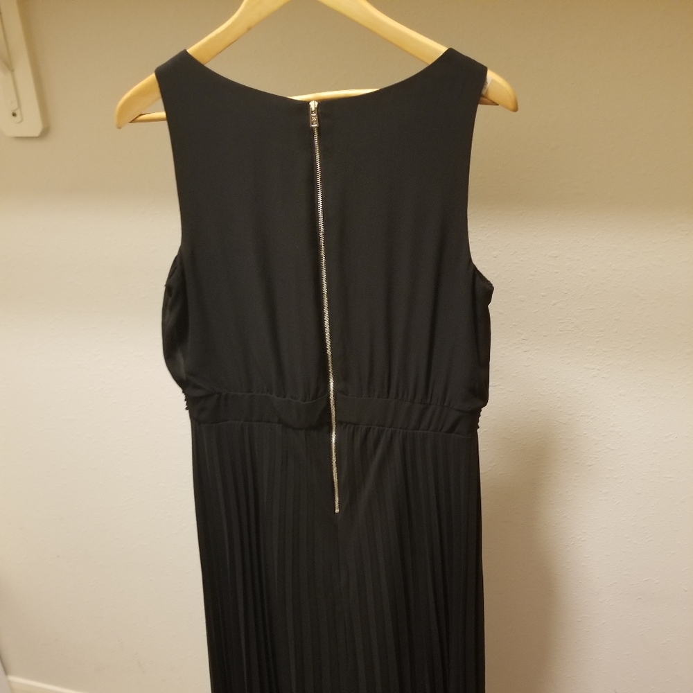 Dress - Picture 3 of 6